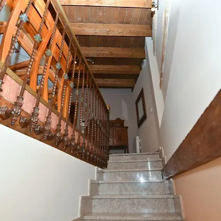 La Casa Del Grial