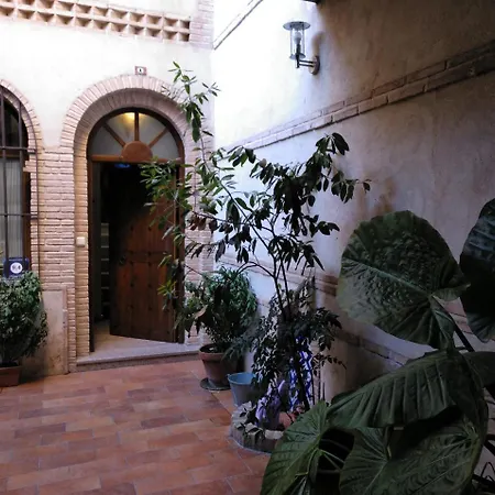 La Casa Del Grial